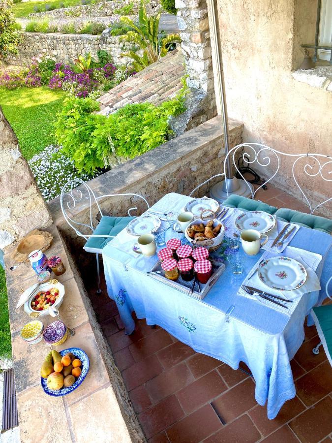 L'Effrontee Bed and Breakfast Tourrettes-sur-Loup Buitenkant foto